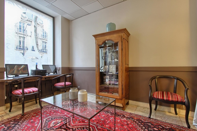 Imagen de los interiores del Hotel Timhotel Invalides Eiffel. Foto 16