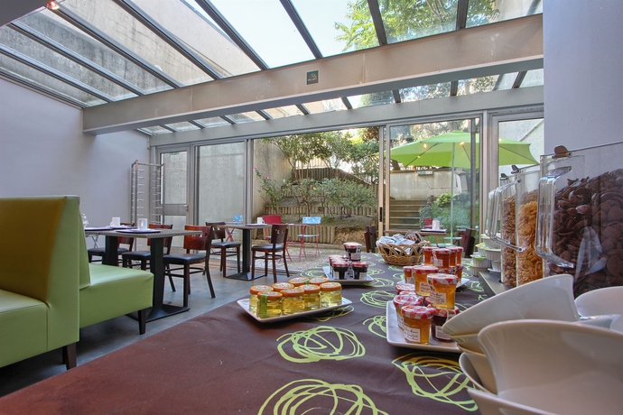 Imagen del bar/restaurante del Hotel Timhotel Nation. Foto 4