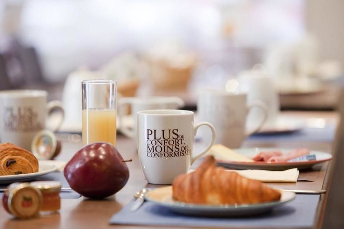 Imagen del bar/restaurante del Hotel Timhotel Paris Gare Du Nord. Foto 3