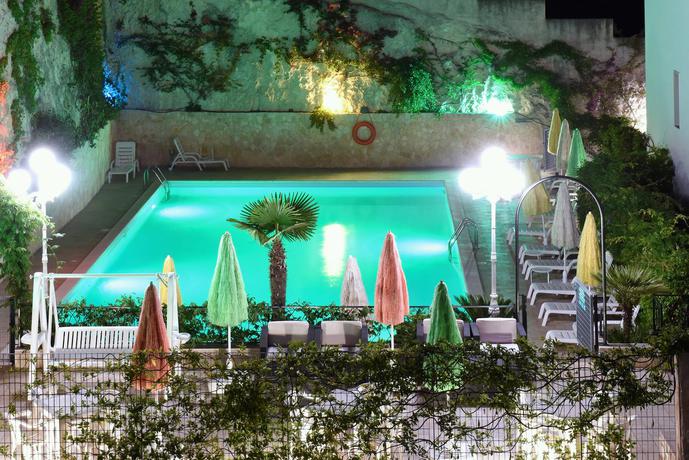 Imagen de la piscina del Hotel Timiama. Foto 9