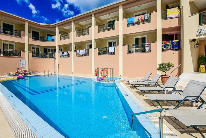 Imagen de la piscina del Hotel Timos. Foto 20