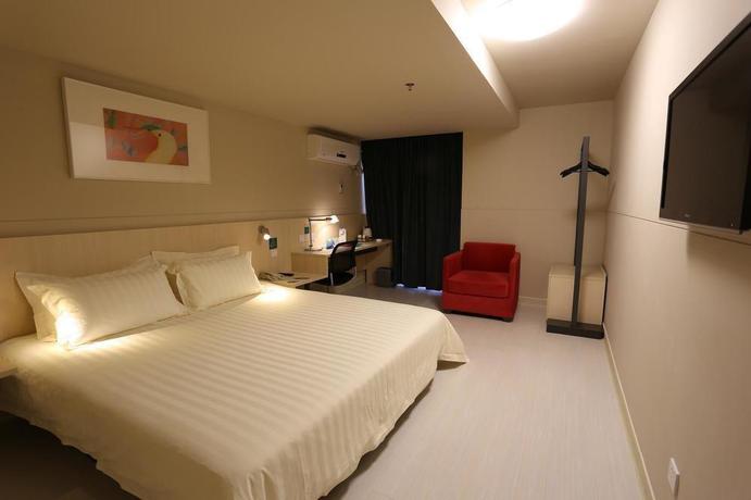 Imagen de la habitación del Hotel Timton International. Foto 11
