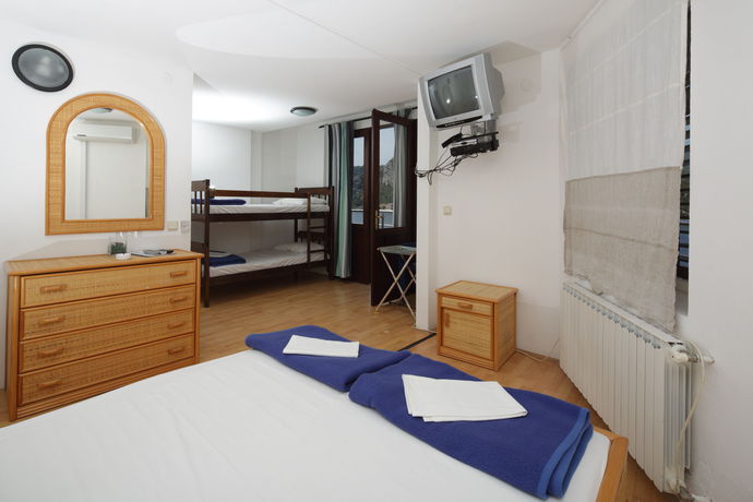Imagen de la habitación del Hotel Timun. Foto 3