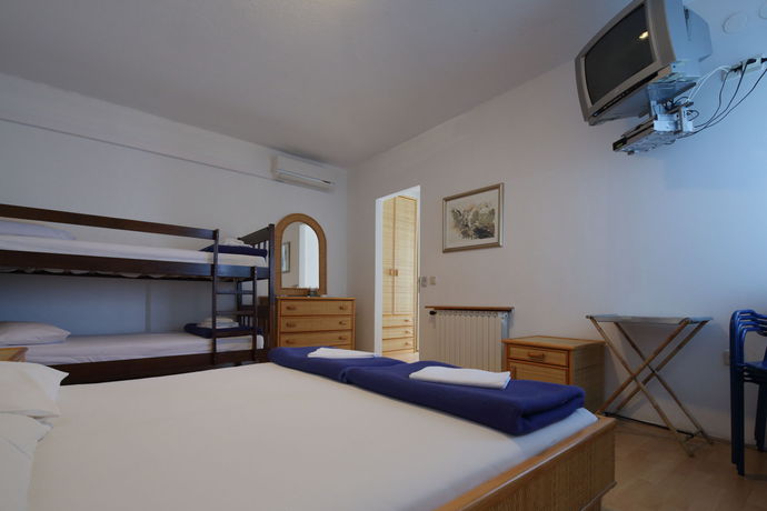 Imagen de la habitación del Hotel Timun. Foto 5