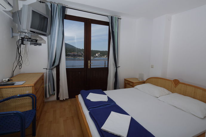 Imagen de la habitación del Hotel Timun. Foto 8