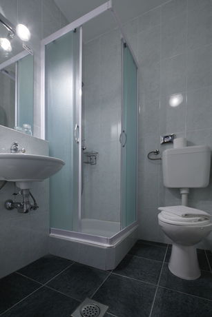 Imagen de la habitación del Hotel Timun. Foto 9