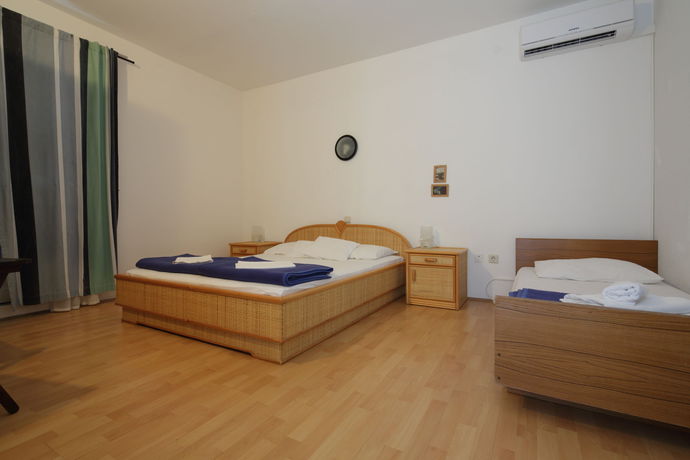 Imagen de la habitación del Hotel Timun. Foto 11