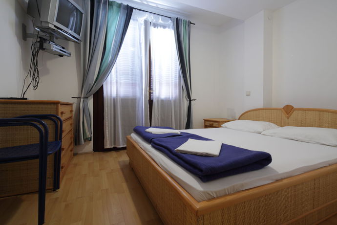 Imagen de la habitación del Hotel Timun. Foto 12