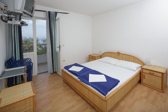 Imagen de la habitación del Hotel Timun. Foto 13