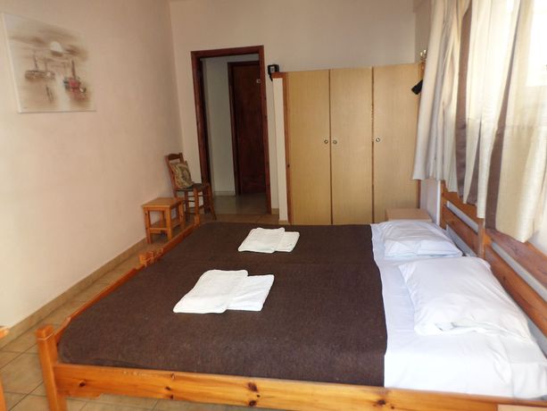 Imagen de la habitación del Hotel Tina Economy. Foto 3