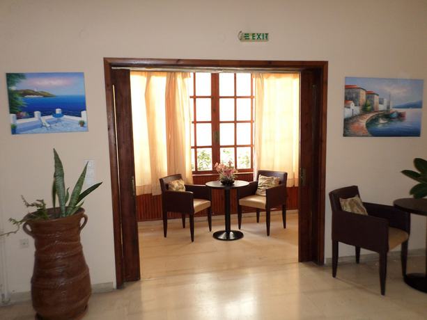 Imagen de los interiores del Hotel Tina Economy. Foto 17