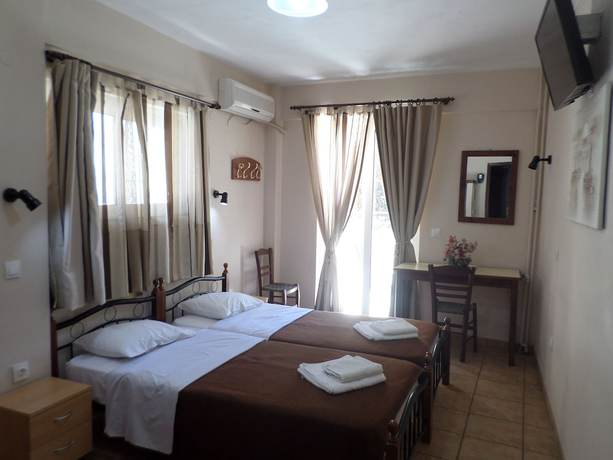 Imagen de la habitación del Hotel Tina Economy. Foto 4