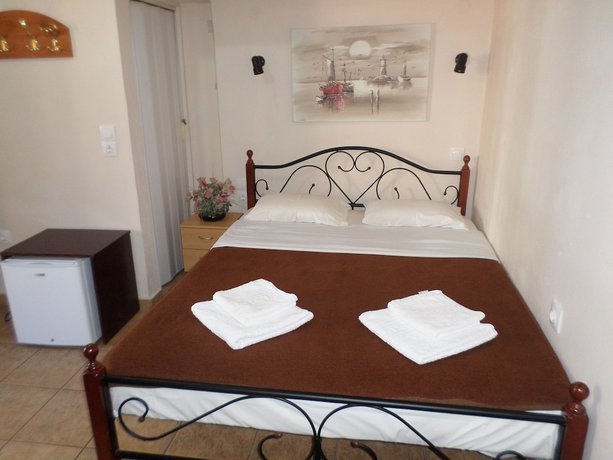 Imagen de la habitación del Hotel Tina Economy. Foto 6