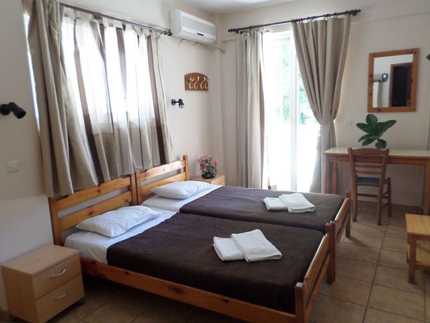 Imagen de la habitación del Hotel Tina Economy. Foto 7