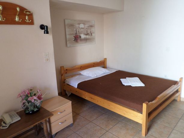 Imagen de la habitación del Hotel Tina Economy. Foto 8