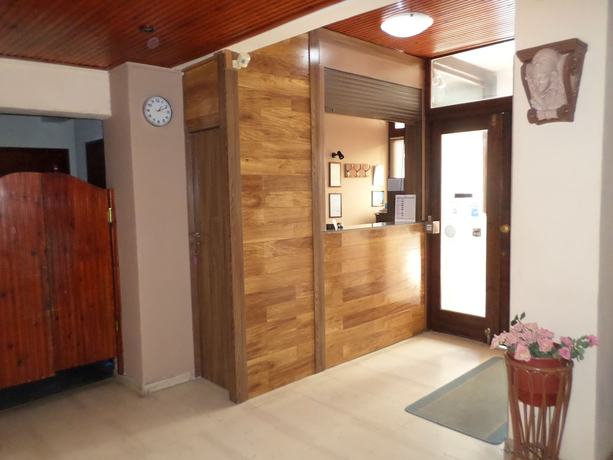 Imagen de los interiores del Hotel Tina Economy. Foto 18