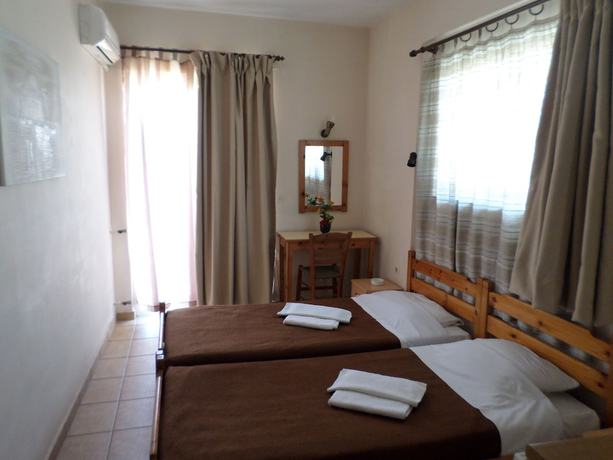 Imagen de la habitación del Hotel Tina Economy. Foto 11