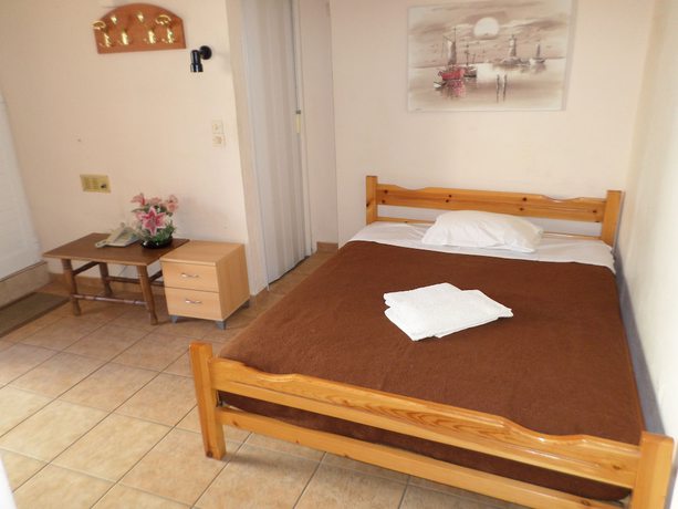 Imagen de la habitación del Hotel Tina Economy. Foto 12