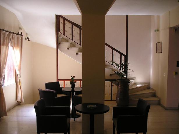 Imagen de la habitación del Hotel Tina Economy. Foto 14