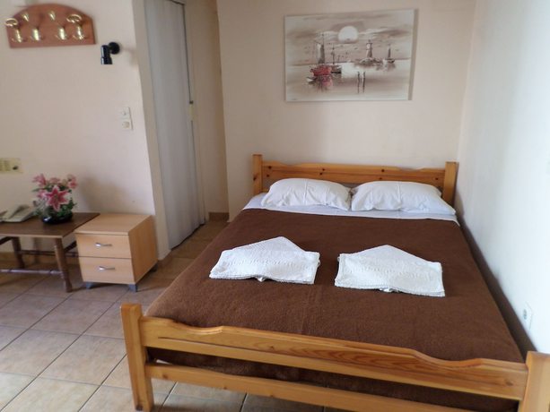 Imagen de la habitación del Hotel Tina Economy. Foto 15