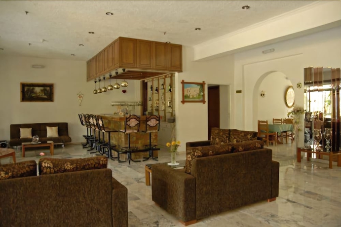 Imagen de los interiores del Hotel Tina Flora. Foto 11