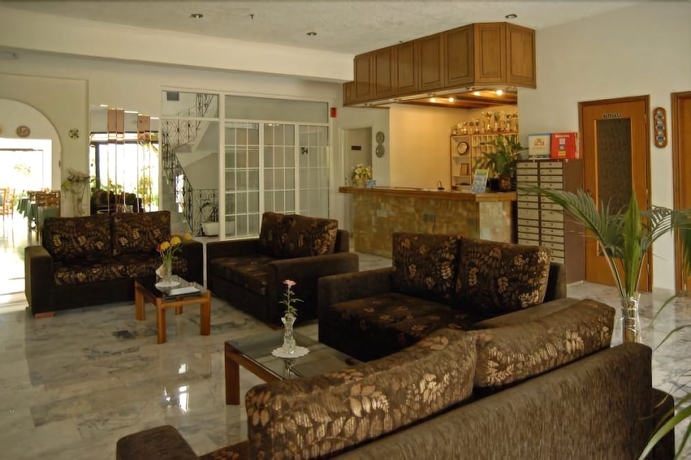 Imagen de los interiores del Hotel Tina Flora. Foto 12