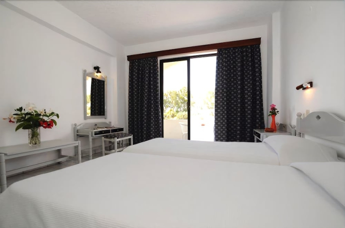 Imagen de la habitación del Hotel Tina Flora. Foto 6