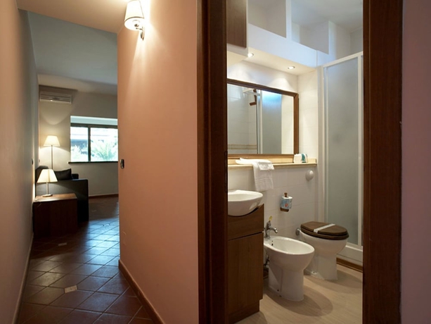 Imagen de la habitación del Hotel Tindari Resort Y Marina Beach. Foto 5