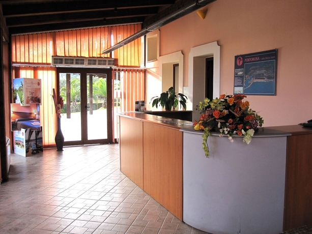 Imagen de los interiores del Hotel Tindari Resort Y Marina Beach. Foto 12