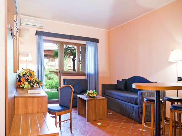 Imagen de la habitación del Hotel Tindari Resort Y Marina Beach. Foto 9