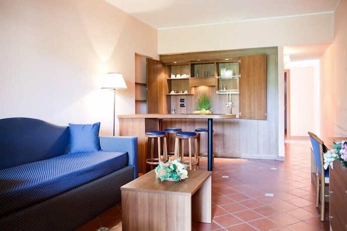 Imagen de la habitación del Hotel Tindari Resort Y Marina Beach. Foto 10