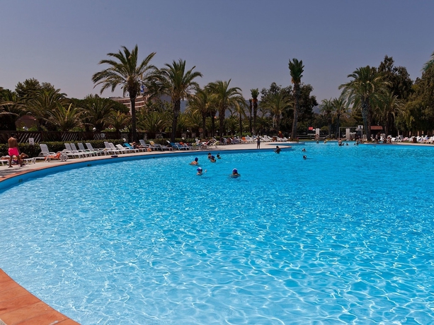 Imagen de la piscina del Hotel Tindari Resort Y Marina Beach. Foto 14