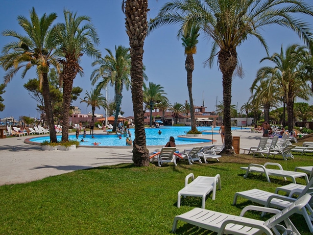 Imagen de la piscina del Hotel Tindari Resort Y Marina Beach. Foto 16