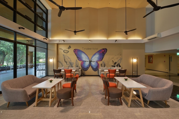 Imagen de los interiores del Hotel Tinidee Bangkok Golf Club. Foto 13