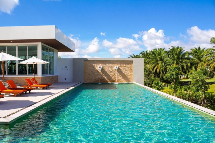 Imagen de la piscina del Hotel Tinidee Golf Resort Phuket. Foto 13