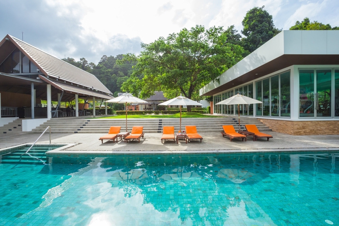 Imagen de la piscina del Hotel Tinidee Golf Resort Phuket. Foto 16