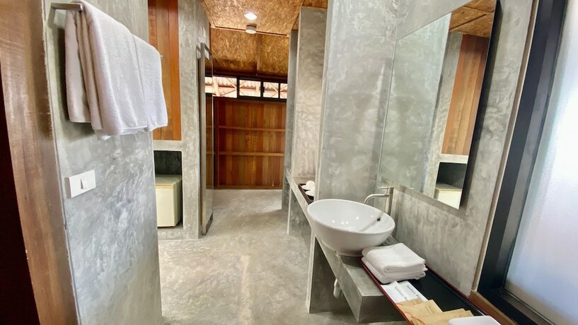 Imagen de la habitación del Hotel Tinidee Hideaway Tonsai Beach Krabi. Foto 29