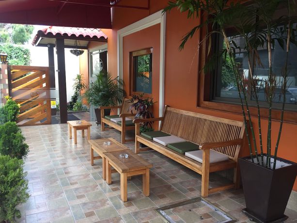 Imagen de los exteriores del Hotel Tinkus Inn, Lima Metropolitana. Foto 11