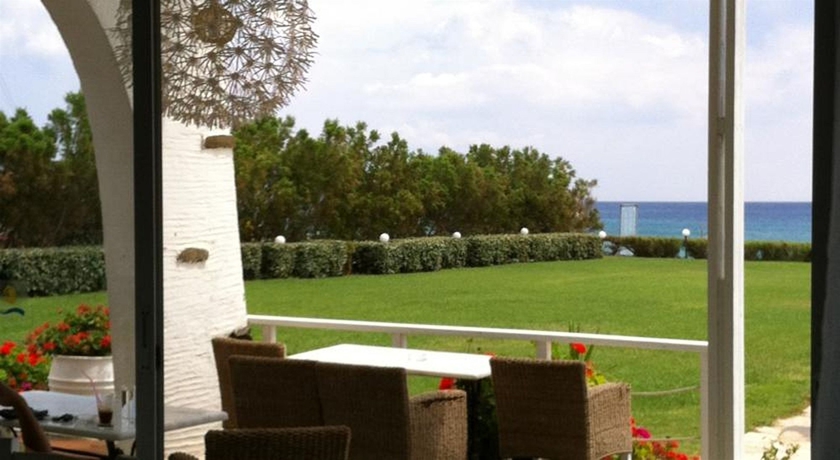 Imagen de los exteriores del Hotel Tinos Beach. Foto 10