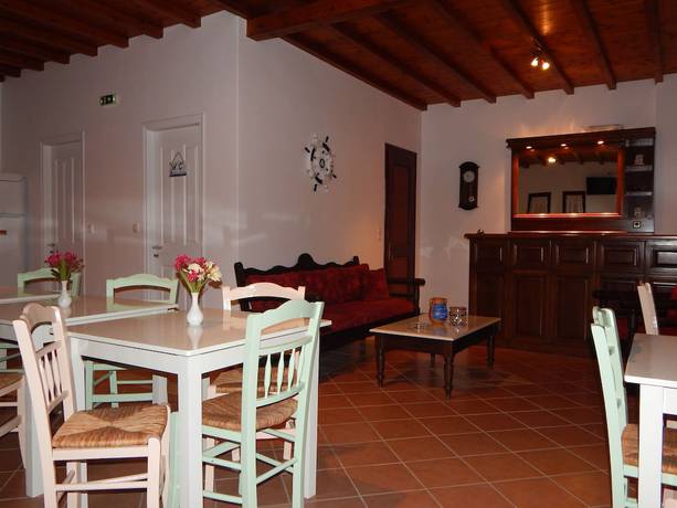 Imagen de los interiores del Hotel Tinos Suites and Apartments. Foto 19