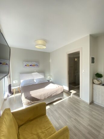 Imagen de la habitación del Hotel Tins City. Foto 11