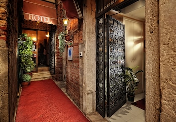 Imagen de los interiores del Hotel Tintoretto. Foto 23