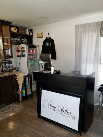 Imagen de los interiores del Hotel Tiny Estates Tiny Homes. Foto 19