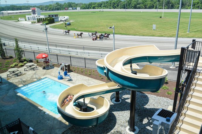Imagen de la piscina del Hotel Tioga Downs Casino and Resort. Foto 20