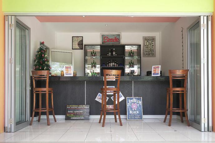 Imagen del bar/restaurante del Hotel Tirai Bambu Jimbaran. Foto 5