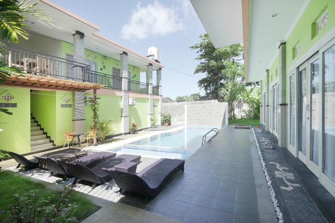 Imagen de la piscina del Hotel Tirai Bambu Jimbaran. Foto 20