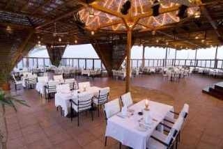 Imagen del bar/restaurante del Hotel Tirana Island View. Foto 1