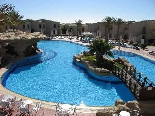 Imagen de la piscina del Hotel Tirana Island View. Foto 10