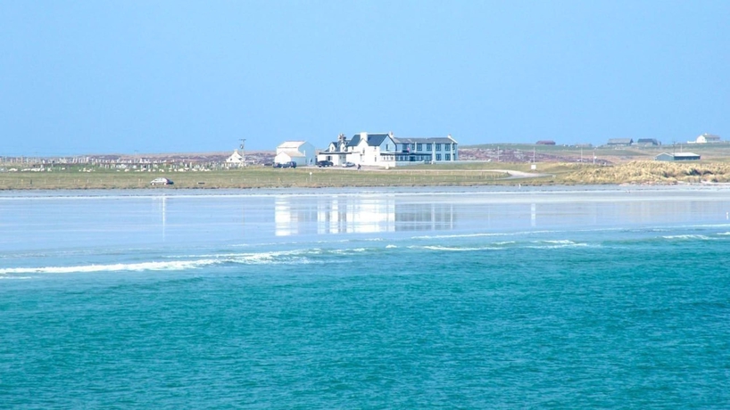 Imagen de los exteriores del Hotel Tiree Lodge Isle Of Tiree Scotland. Foto 13