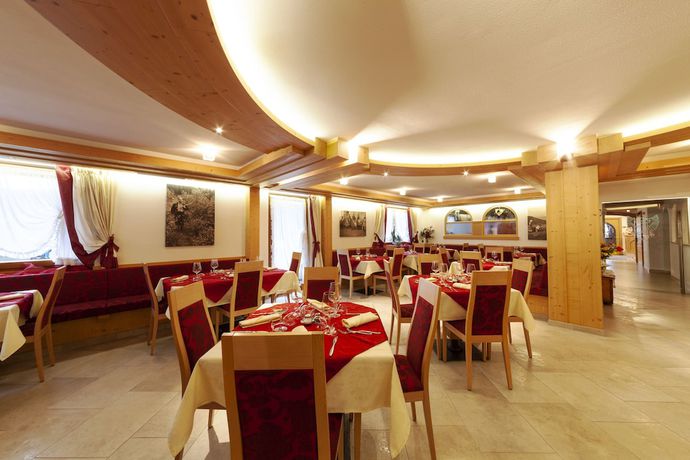 Imagen del bar/restaurante del Hotel Tirol Natural Idyll. Foto 3
